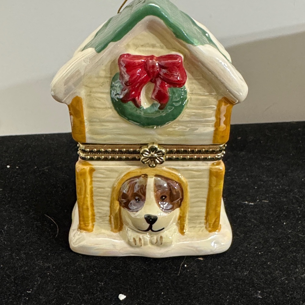 Mr. Christmas Porcelain Tree Hinged Music Box Ornament. Ceramic Dog House w/dog